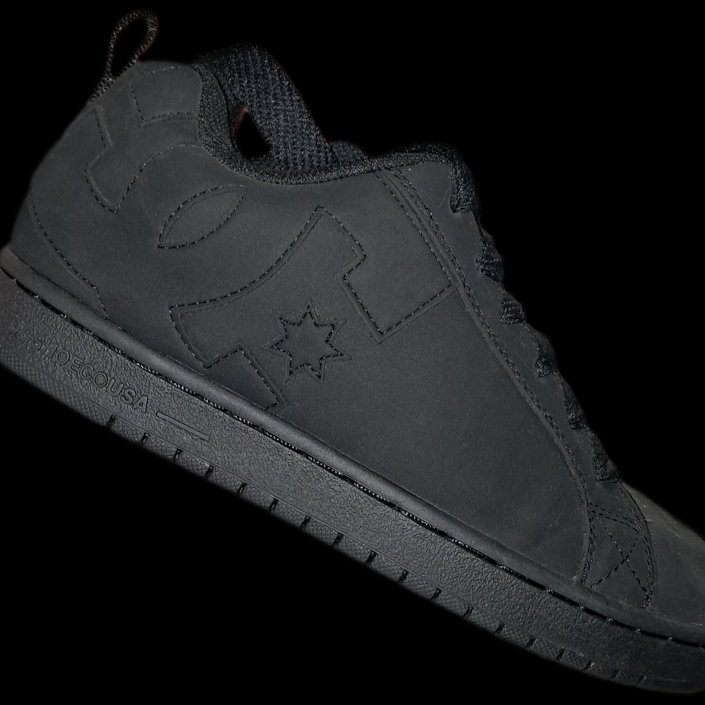 Men's DC Court Graffik Skate Shoes - Black/Black/Black - Size 8.5 - Picture 2 of 3